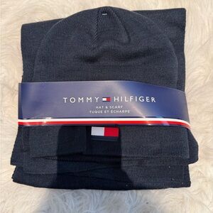Tommy Hilfiger Men's Navy Knit Hat & Scarf Set